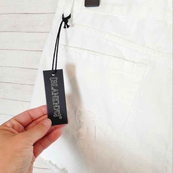BLANKNYC DISTRESSED CUTOFF BUTTON FLY DENIM SHORTS IN WHITE, SZ 30 - Picture 9 of 14